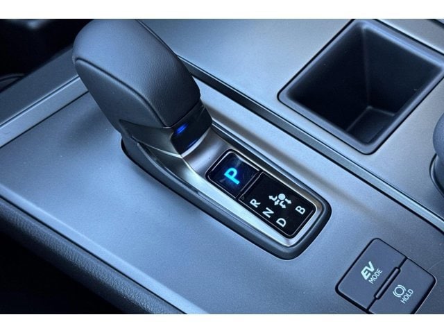 2026 Lexus UX Hybrid 300h - Photo 16