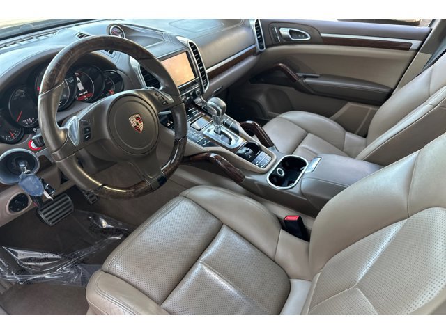 2014 Porsche Cayenne S photo 2