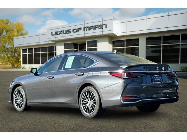 2023 Lexus ES 300h photo 2