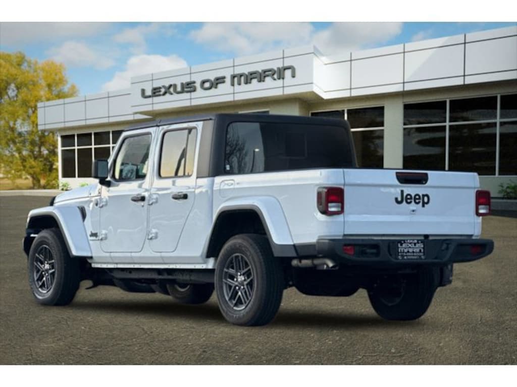 Used 2024 Jeep Gladiator Sport Truck Crew Cab