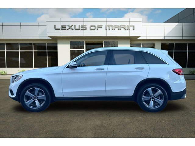 2016 Mercedes Benz GLC 300 4MATIC photo 2