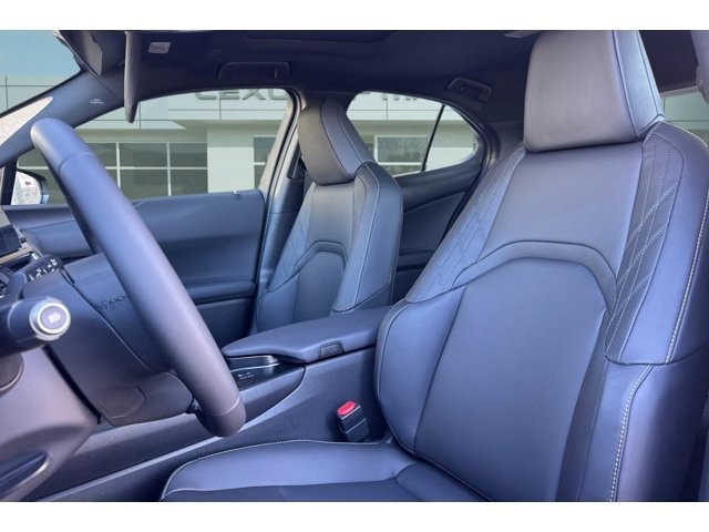 2026 Lexus UX Hybrid 300h - Photo 19