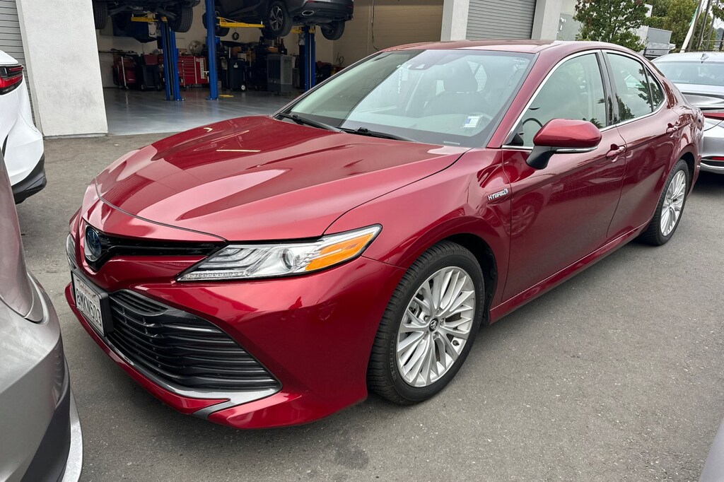 Used 2019 Toyota Camry Hybrid XLE Sedan