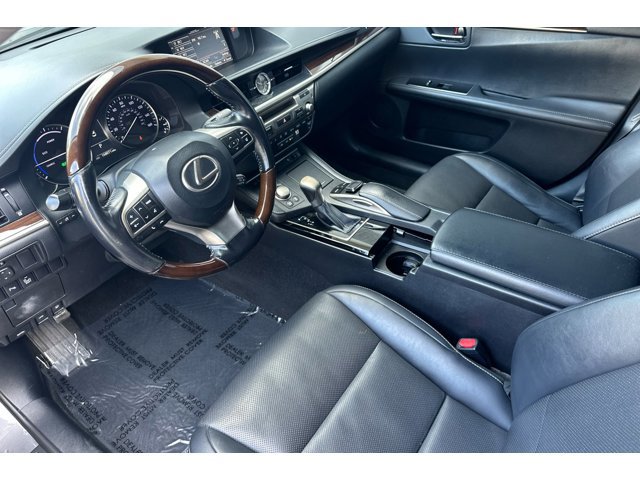 2016 Lexus ES 300h photo 4