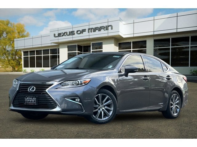 2016 Lexus ES 300h's photo