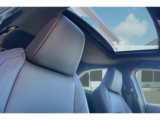 2026 Lexus UX Hybrid 300h - Photo 24