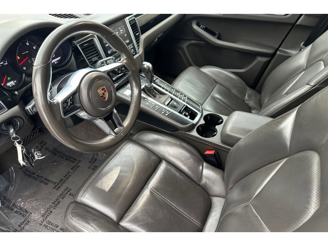 2017 Porsche Macan Base photo 3