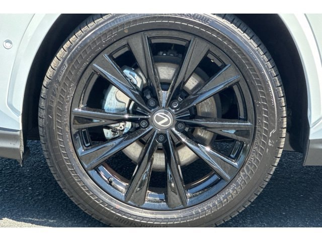 2026 Lexus NX PHEV 450h+ - Photo 11