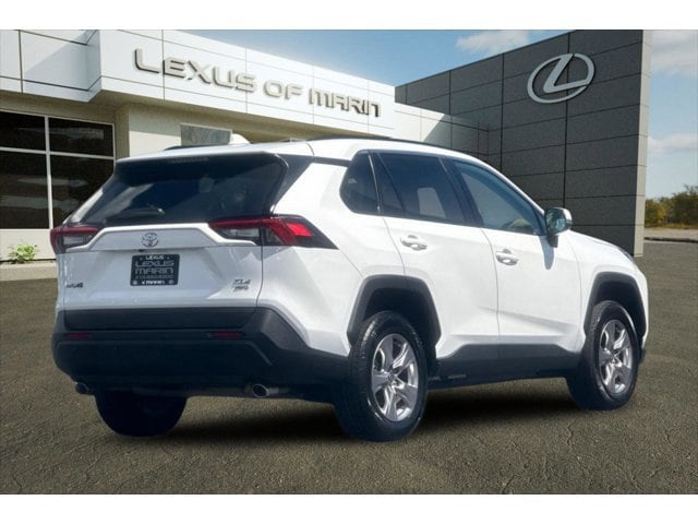 2025 Toyota RAV4 XLE photo 3