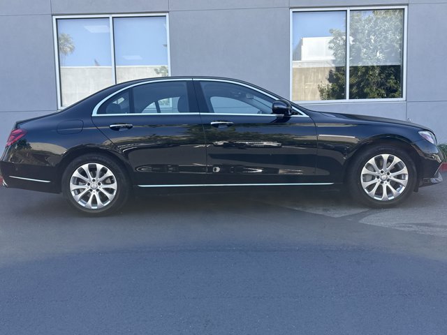 2017 Mercedes Benz E 300 photo 2