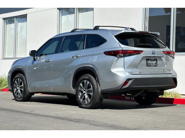 2021 Toyota Highlander Hybrid XLE photo 2