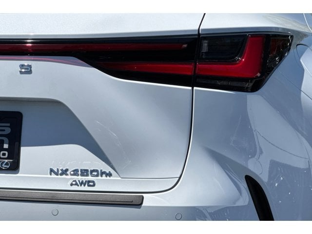 2026 Lexus NX PHEV 450h+ - Photo 12