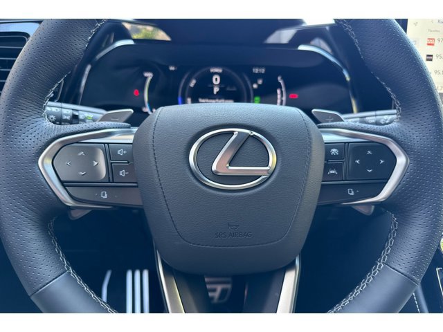 2026 Lexus NX PHEV 450h+ - Photo 17