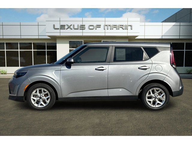 2023 Kia Soul LX photo 2