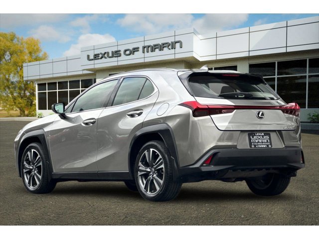 2019 Lexus UX 200 photo 2