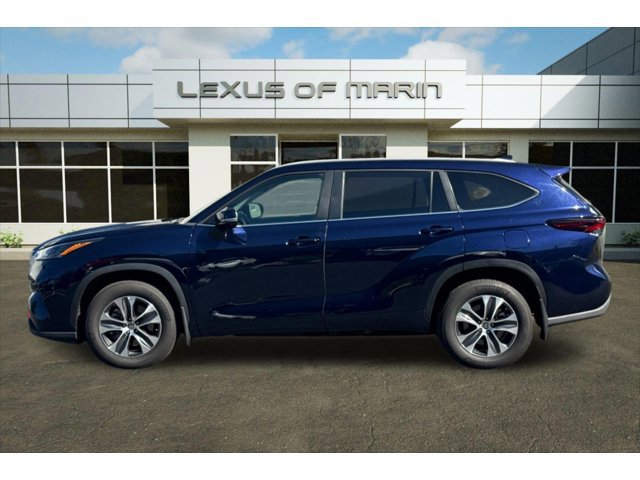 2024 Toyota Highlander XLE photo 2