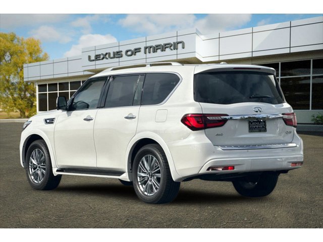 2022 Infiniti QX80 Luxe photo 3