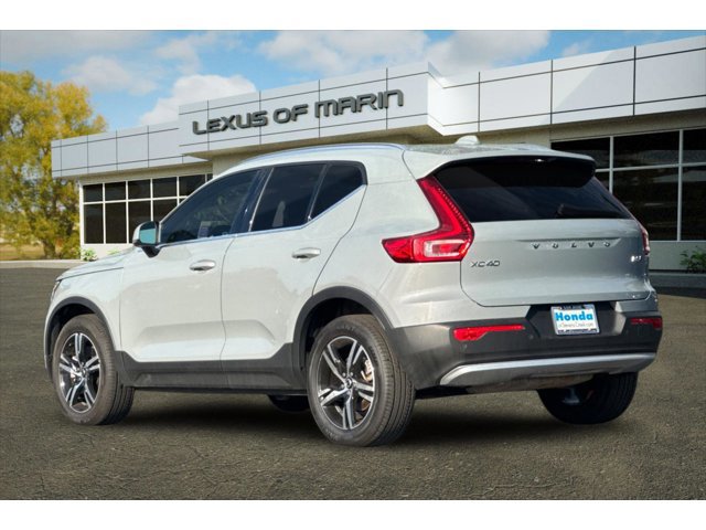 2024 Volvo XC40 Core photo 3