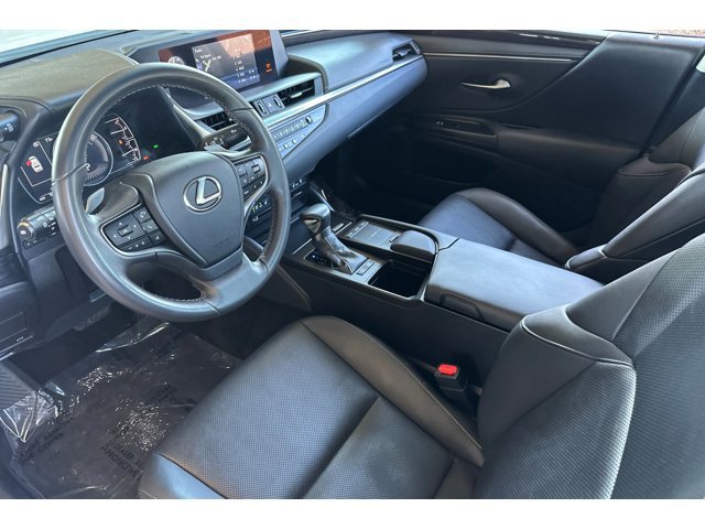2021 Lexus ES 300h photo 4