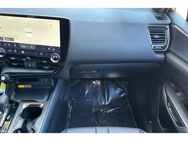 2026 Lexus NX PHEV 450h+ - Photo 27