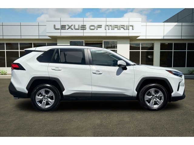 2025 Toyota RAV4 XLE photo 6