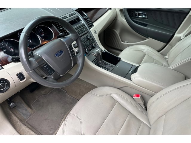 2012 Ford Taurus SEL photo 3