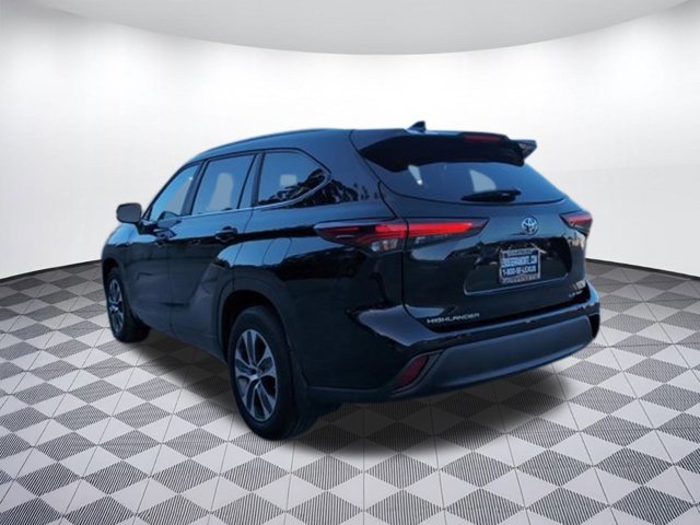 2024 Toyota Highlander XLE photo 2