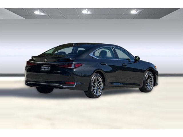 2025 LEXUS ES 300h Luxury photo 3