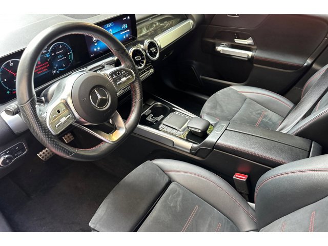 2022 Mercedes Benz GLB 250 4MATIC photo 4