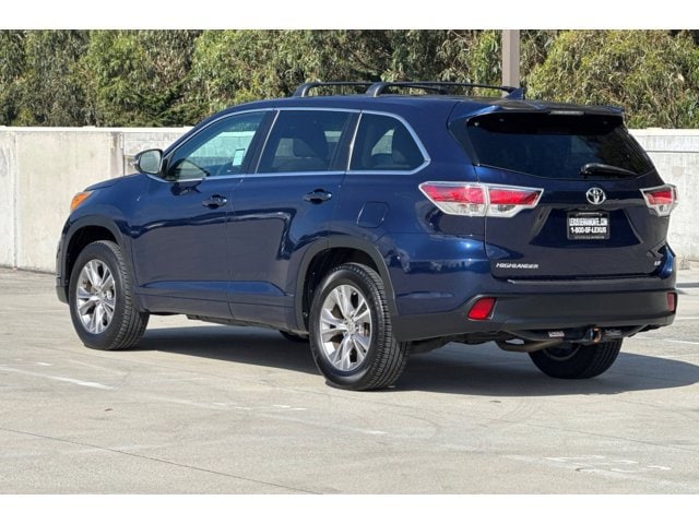 2015 Toyota Highlander LE V6 photo 2