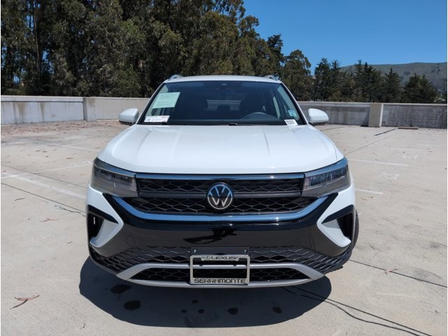 Used 2024 Volkswagen Taos SE with VIN 3VVSX7B2XRM069527 for sale in Colma, CA