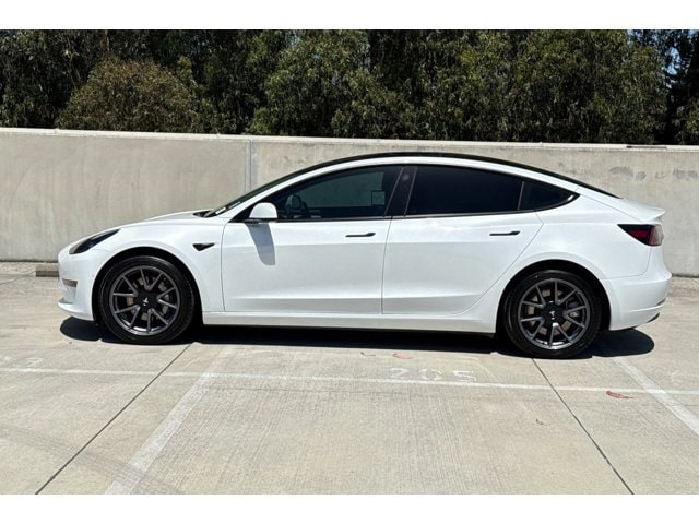 Model 3 Long Range Sedan