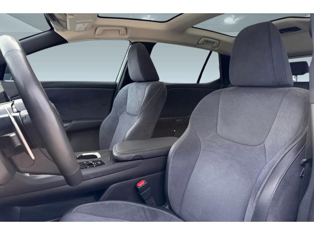 2023 LEXUS RZ 450e Premium w/18" Wheel photo 4