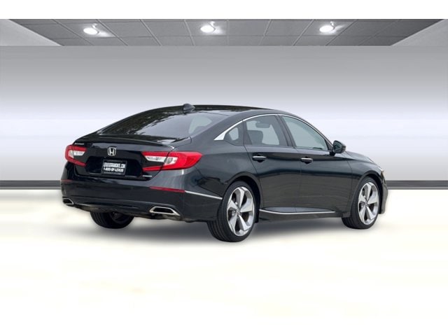 2018 Honda Accord Touring photo 3