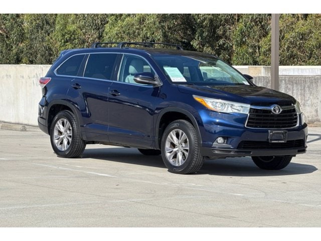 2015 Toyota Highlander LE V6 photo 6