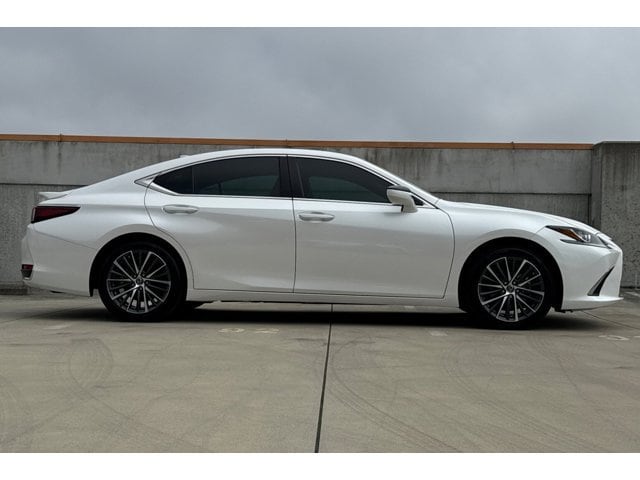 ES 300h Base Sedan