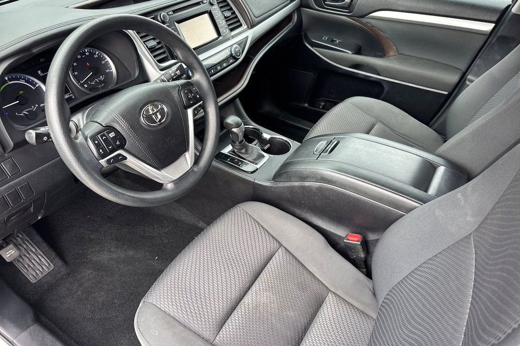 Used 2017 Toyota Highlander Hybrid LE V6 SUV