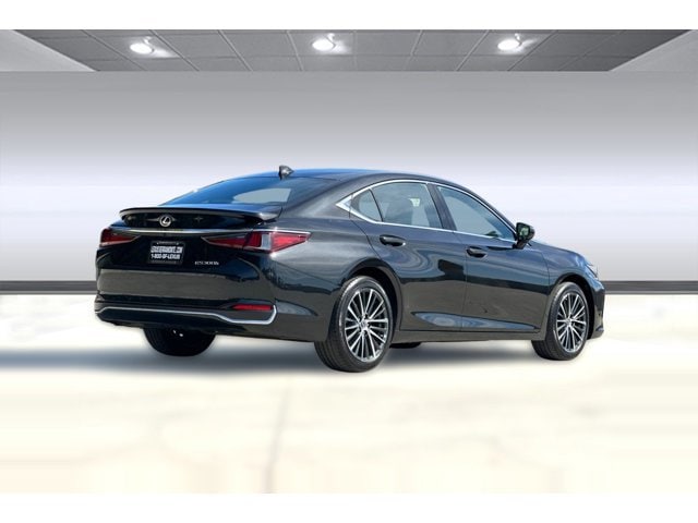 2025 LEXUS ES 300h Base photo 3