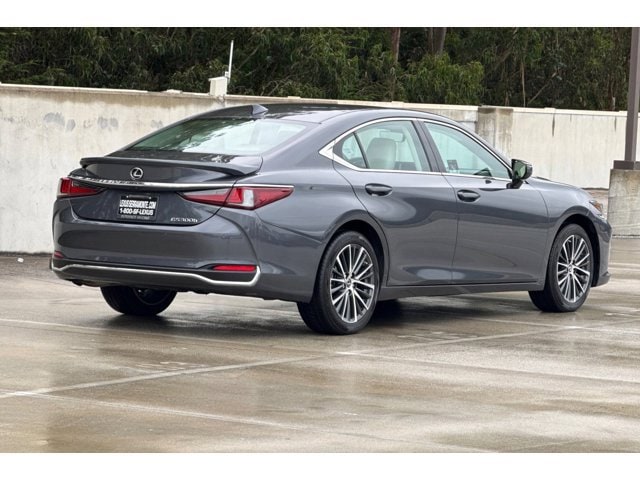 ES 300h Base Sedan