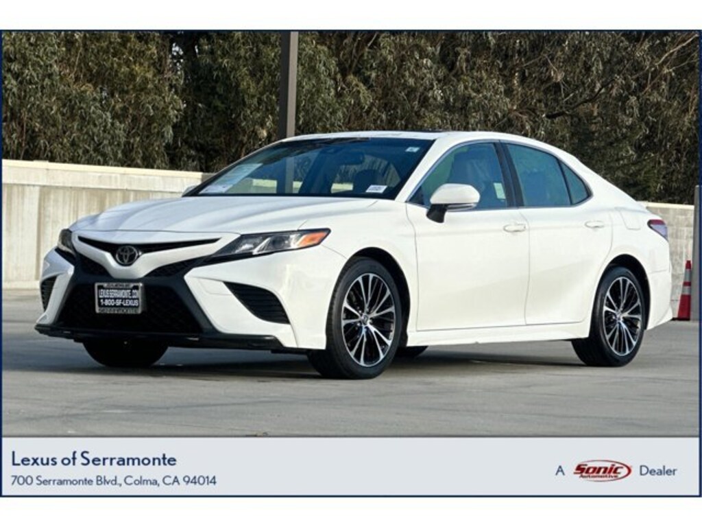 Used 2018 Toyota Camry SE Sedan
