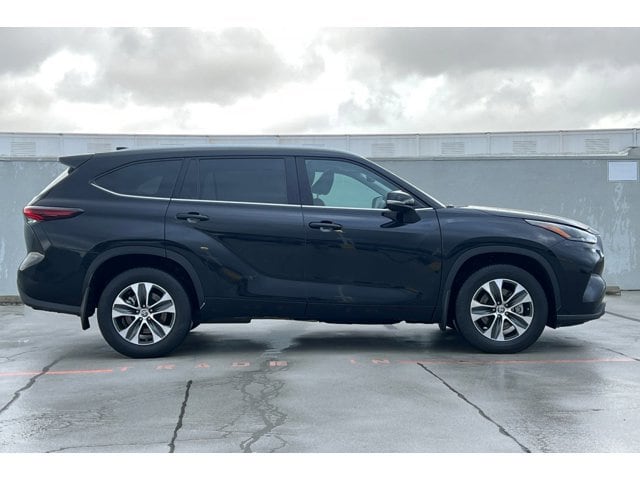 Used 2024 Toyota Highlander XLE with VIN 5TDKDRBH8RS542381 for sale in Colma, CA
