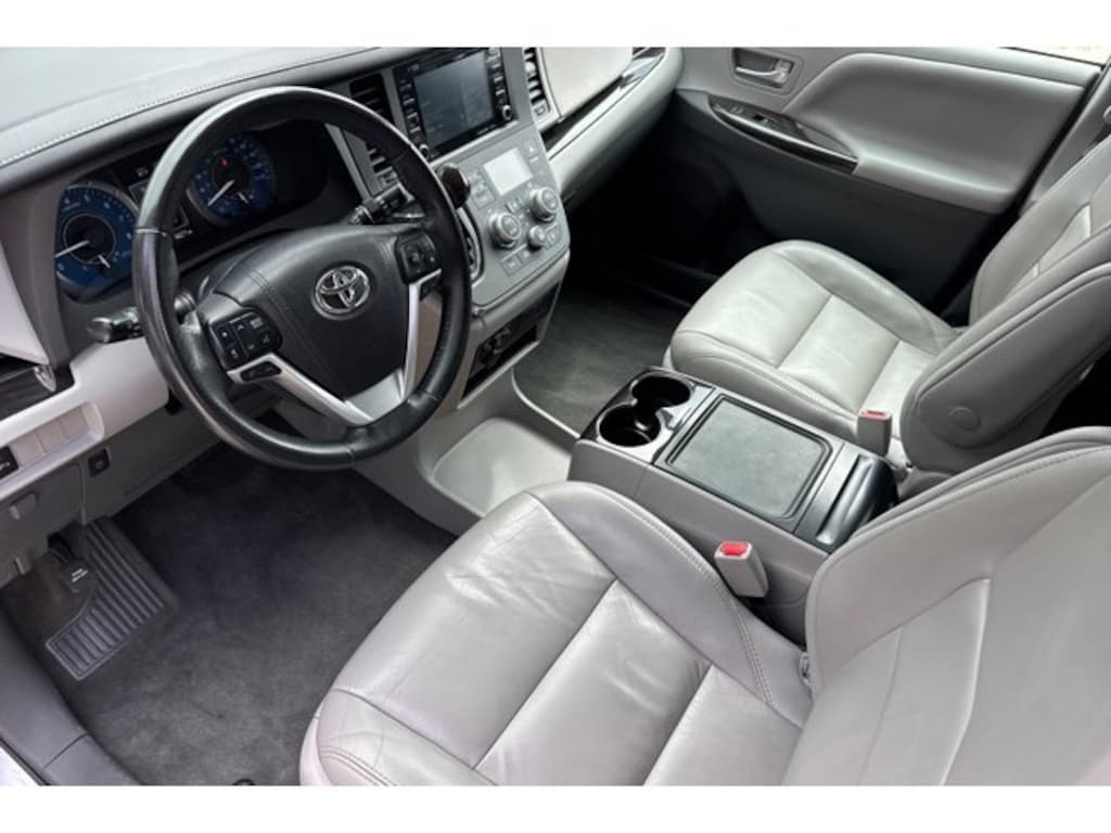 Used 2018 Toyota Sienna XLE 8 Passenger Van Passenger Van