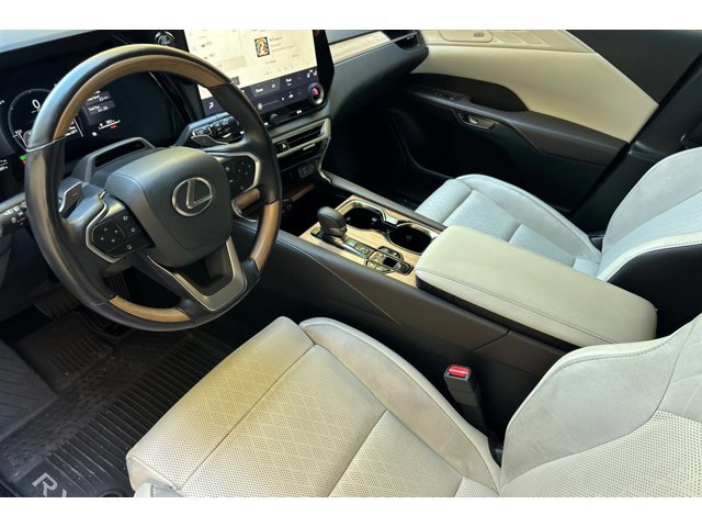2025 Lexus RX 450h+ Luxury photo 3