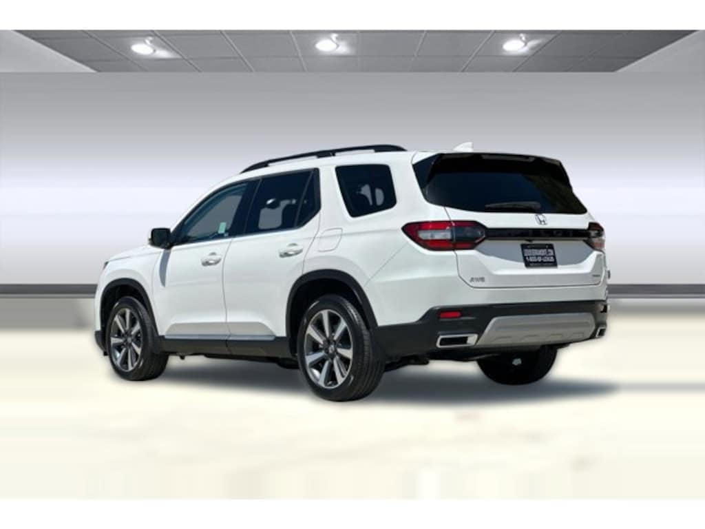 Used 2025 Honda Pilot Touring SUV