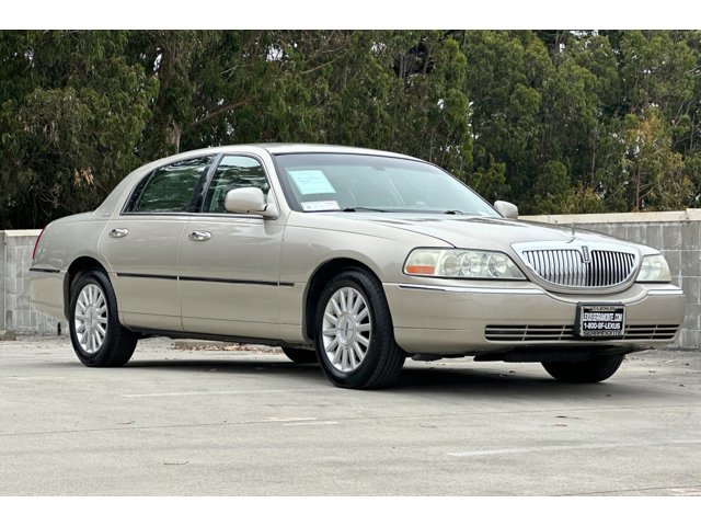 Used 2004 Lincoln Town Car Signature with VIN 1LNHM81W04Y635103 for sale in Colma, CA