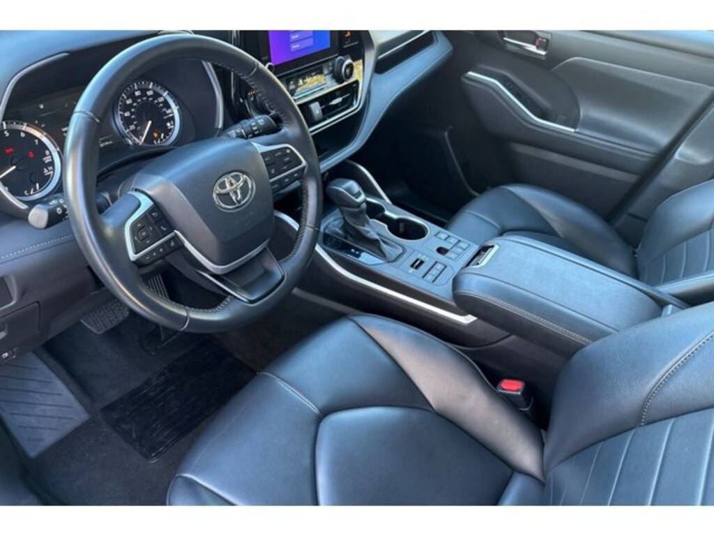 Used 2024 Toyota Highlander XLE SUV