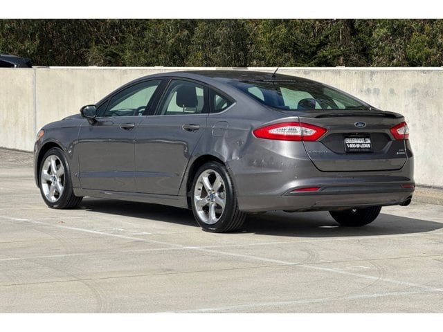 2014 Ford Fusion SE photo 2