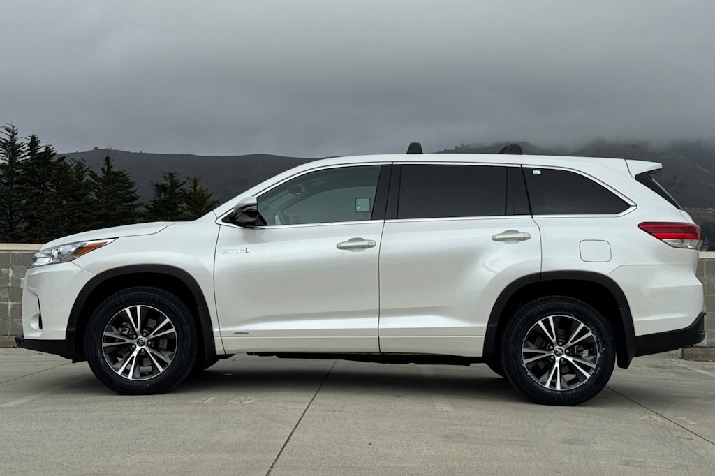 Used 2017 Toyota Highlander Hybrid LE V6 SUV