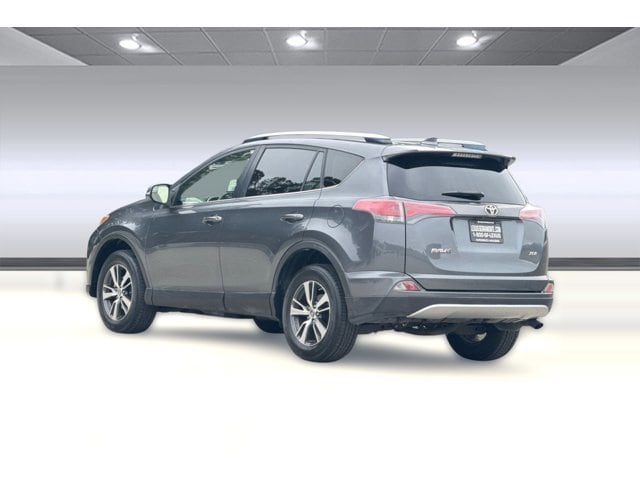 2017 Toyota RAV4 XLE photo 2