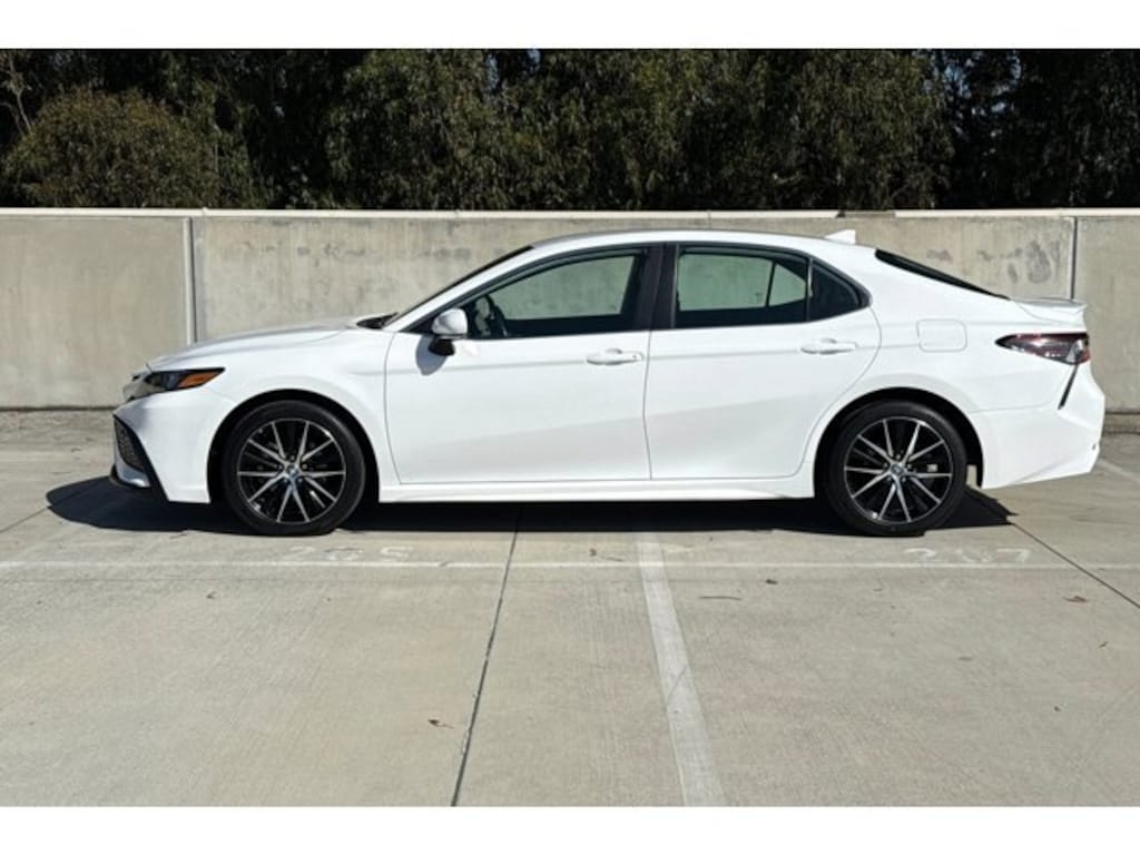 Used 2023 Toyota Camry SE Sedan